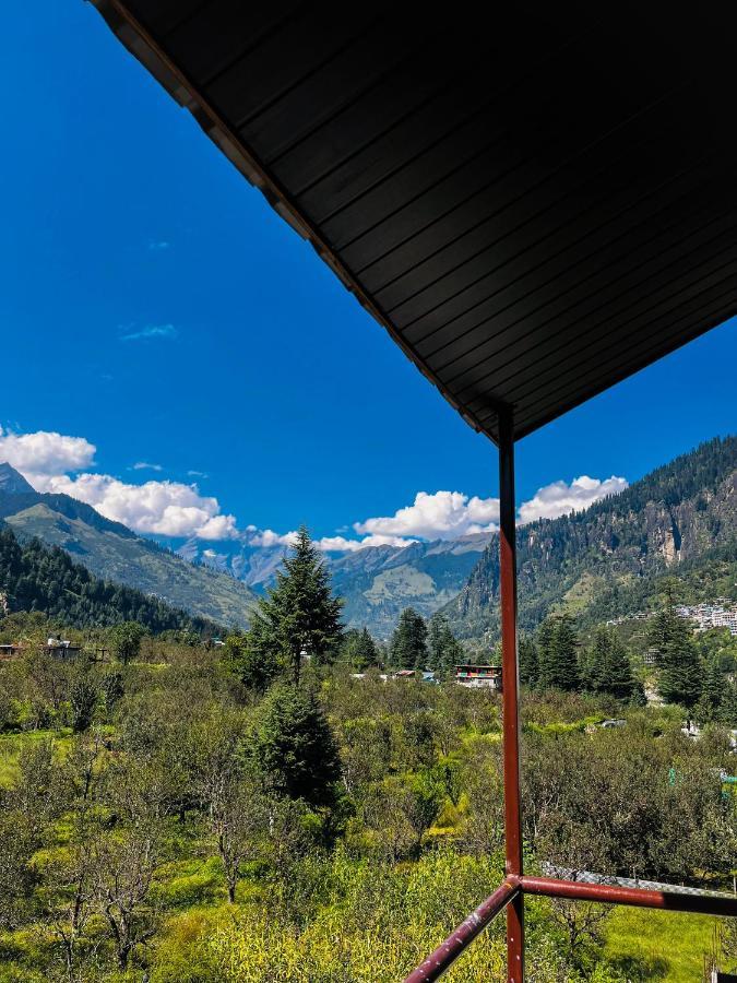 Apple Flower With Balcony And Mountain View Manāli Eksteriør billede
