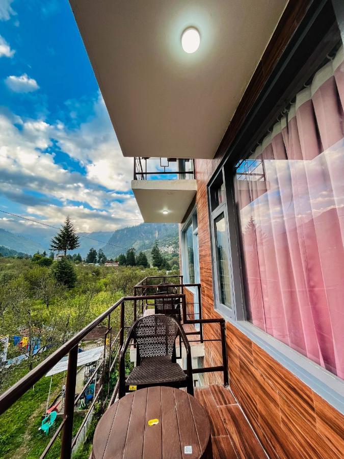 Apple Flower With Balcony And Mountain View Manāli Eksteriør billede