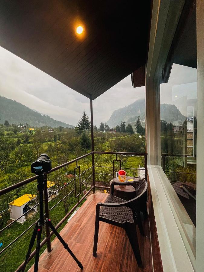 Apple Flower With Balcony And Mountain View Manāli Eksteriør billede